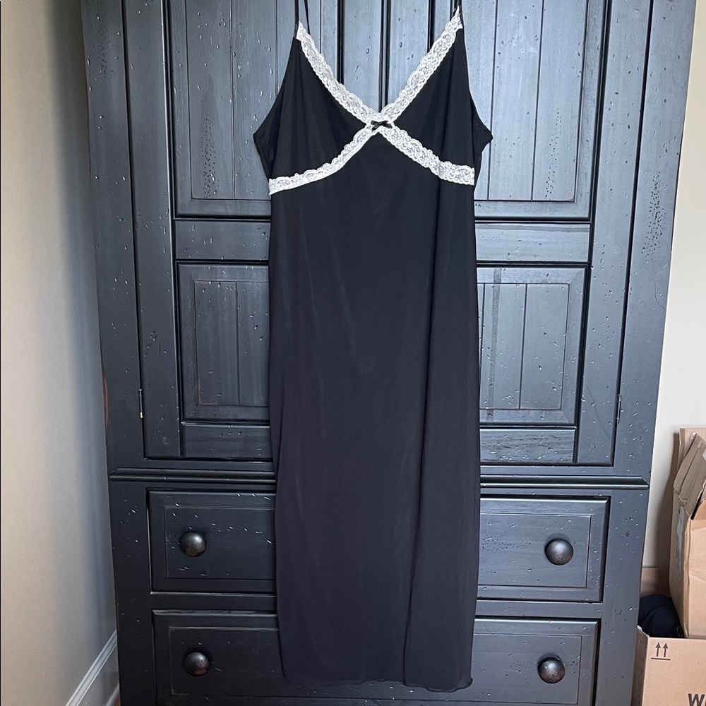 Black nightgown with lace details size Large